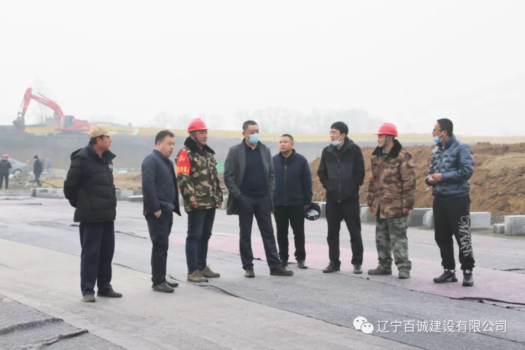 哈尔滨市住建局常军副局长亲临中医院配套道路指导工作